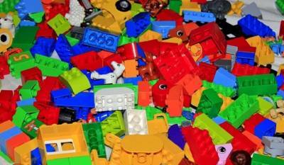 Lego - Россиянин создал набор LEGO «Деревня дураков» - mirnov.ru - Санкт-Петербург - Twitter