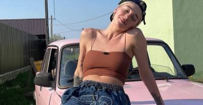 Анастасия Ивлеева - Ивлеева сняла откровенный кадр, как раздевается перед зеркалом, но фанаты увидели нечто большее - reendex.ru