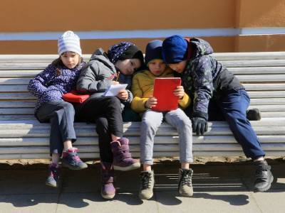 Большинство родителей считают соцсети и интернет главной проблемой детей - sobesednik.ru