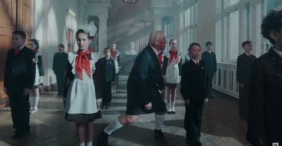 Тилль Линдеманн - Аглая Тарасова - Солист Rammstein в День защиты детей выпустил клип на песню про ненависть к малышам - reendex.ru