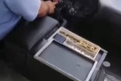В Краснодаре водитель автобуса высадил пассажиров за попытку оплатить поездку картой - kuban.mk.ru - Краснодар