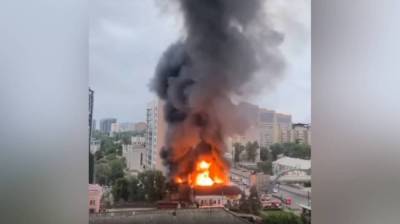 Мощнейший пожар в воронежском DNS показали на видео с высоты - vestivrn.ru - Воронежская обл.
