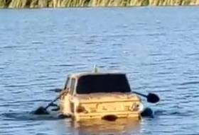 Раскрыт секрет плавающего в пруду в Донецке автомобиля - real-vin.com - Украина - Донецк