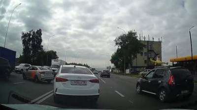 Через двойную сплошную: на ул. Окружной водители спешили на АЗС - penzainform.ru - Пенза