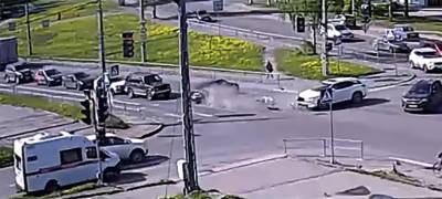 Сразу четыре автомобиля столкнулись в центре Петрозаводска (ВИДЕО) - stolicaonego.ru - Петрозаводск