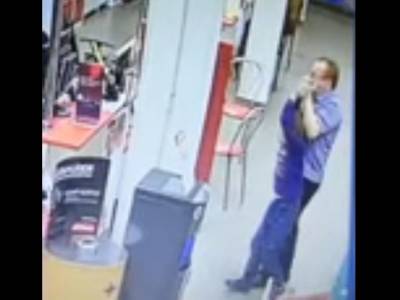 Охранник «М.Видео» во Владивостоке пнул и скрутил ребенка, потрогавшего смартфон - bloknot.ru - Владивосток