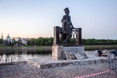 В Твери начались работы у памятника Пушкину - tver.mk.ru - Тверь