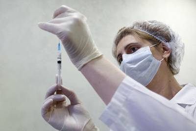Евгений Ковалев - Минздрав РФ заявил об отсутствии риска тромбоза после вакцинации от COVID-19 - vm.ru - Москва