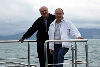 Владимир Путин - Александр Лукашенко - В чемодане на встрече с Путиным у Лукашенко были документы белорусских спецслужб - kp.ua