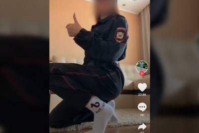 Студентку задержали за видео в полицейской форме - mk.ru - Омск