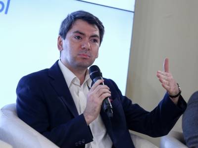 Дмитрий Медведев - Григорий Мельконьянц - Мельконьянц объяснил, что не так с праймериз ЕР: "Вышли за партийные берега" - sobesednik.ru - Голос