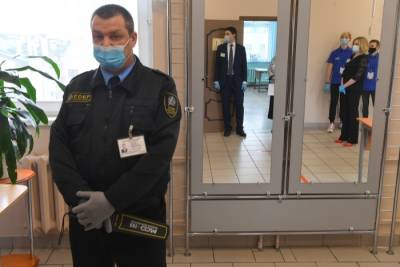 Сергей Кравцов - Минпросвещения разработает единые требования к безопасности школ к новому учебному году - interfax-russia.ru