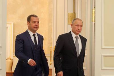 Владимир Путин - Дмитрий Медведев - Максим Сурайкин - Сурайкин ответил на живопырки Медведева в стиле Путина - mk.ru