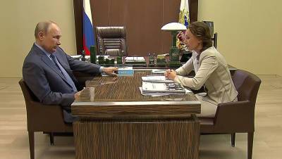Владимир Путин - Дмитрий Песков - Анна Кузнецова - В Кремле объяснили «спартанскую обстановку» кабинета Путина - gazeta.ru - Сочи