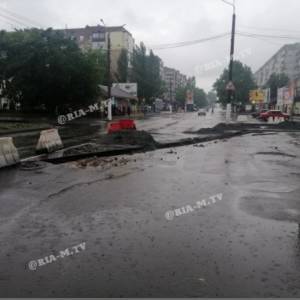 В Запорожской области «Ланос» провалился в траншею. Видео - reporter-ua.com - Запорожская обл. - Мелитополь