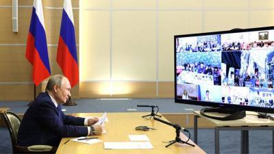 Владимир Путин - Семья оленевода с 11 детьми вызвала восхищение Путина - iz.ru - окр.Ненецкий