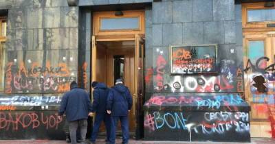 Сергей Стерненко - После суда над Стерненко в Офисе Зеленского начали менять двери (ВИДЕО) - dsnews.ua - Киев