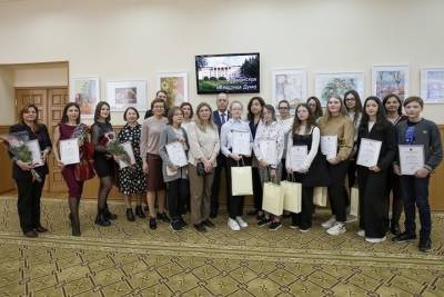 Заполярные депутаты будут любоваться работами юных дарований - murmansk.mk.ru - Мурманск - Мурманская обл.