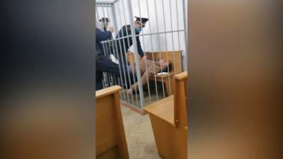 Степан Латыпов - Обвиняемый в призывах к протестам пытался убить себя в минском суде - piter.tv - Белоруссия - Минск