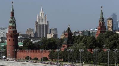 Владимир Путин - Дмитрий Песков - Анна Кузнецова - «Это рабочая обстановка»: Песков объяснил «спартанский» вид кабинета Путина - 5-tv.ru - Россия - Сочи