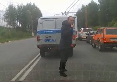 В Саранске задержанный сбежал из полицейского автозака - ya62.ru - Саранск