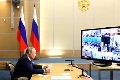 Владимир Путин - Путин рассказал о работавшей ночным сторожем матери - lenta.ru - Благовещенск