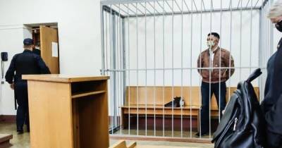 Степан Латыпов - В Беларуси обвиняемый в организации протестов порезал себе горло в суде (видео) - focus.ua - Минск