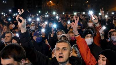 Владимир Путин - Степан Латыпов - Белорусский активист попытался перерезать себе горло в суде - ru.euronews.com - Англия - Франция - Минск - Великобритания
