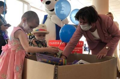 Светлана Разворотнева - Разворотнева передала подарки детям в онкологическом центре имени Блохина - aif.ru