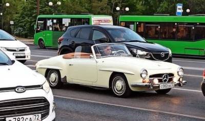 В Тюмени горожане заметили редкий ретро Mercedes-Benz за 10 млн рублей - nashgorod.ru - Тюмень