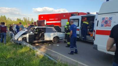 Три подростка пострадали в ТиНАО, въехав на машине в столб - vm.ru - Москва