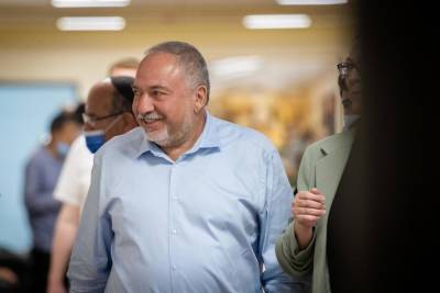 Авигдор Либерман - Ярив Левин - Либерман: «Можно сказать президенту, что коалиция создана«» - news.israelinfo.co.il