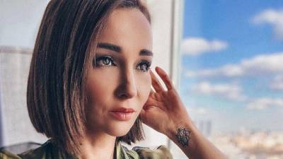 Анфиса Чехова - Богатые тоже плачут: Чехова показала лицо с ужасными последствиями отдыха за рубежом - 5-tv.ru - Мальдивы