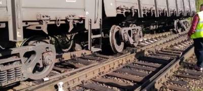 Несколько вагонов грузового поезда сошли с рельсов в Карелии - stolicaonego.ru - район Суоярвский - район Кондопожский - республика Карелия