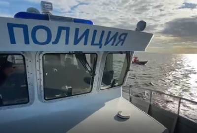 Петербургские полицейские спасли людей, застрявших посреди Финского залива - online47.ru - Ленинградская обл. - Санкт-Петербург - окр.Сзфо - район Приозерский