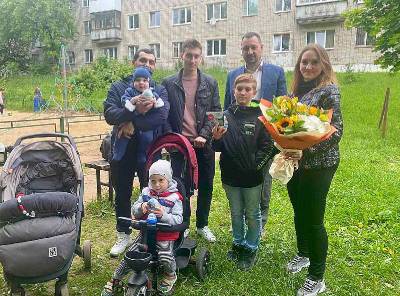 В Смоленске депутаты горсовета поздравили многодетные семьи - rabochy-put.ru - Смоленск