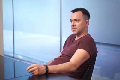Алексей Арестович - В офисе Зеленского констатировали зависимость армии Украины от топлива из России - lenta.ru - Москва - Минск