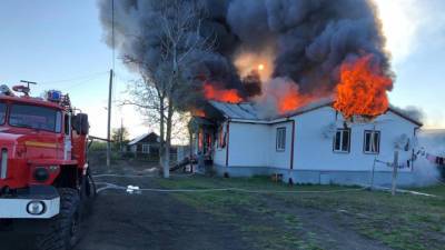 Два человека погибли во время крупного пожара в камчатском селе - vesti.ru - Камчатский край