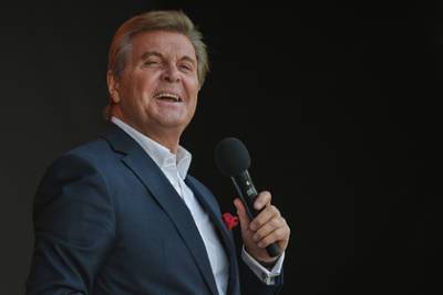 Лев Лещенко - Лещенко раскритиковал шоу-бизнес в России словами «соревнованием голых задниц» - lenta.ru