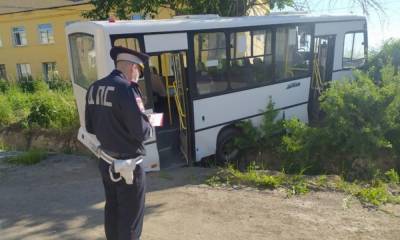 Автобус врезался в толпу: 6 человек погибли - gubdaily.ru - Свердловская обл. - Лесной