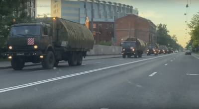 В Петербург прибыли салютные понтоны для «Алых парусов» - neva.today - Санкт-Петербург