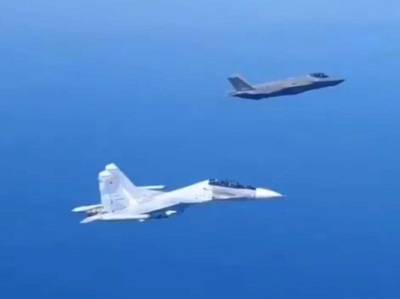 Первая в истории "встреча" российского Су-30СМ и F-35A Lightning II ВВС Италии в небе над Балтикой попала на видео - actualnews.org - Эстония