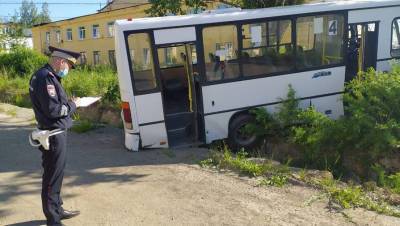 Дело заведено по факту аварии с шестью погибшими в Свердловской области - gazeta.ru - Свердловская обл.