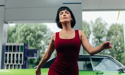 Дарья Астафьева - Даша Астафьева - Астафьева в прозрачной ночнушке разлеглась на диване, заворожив формами: «Тоскует красота» - politeka.net