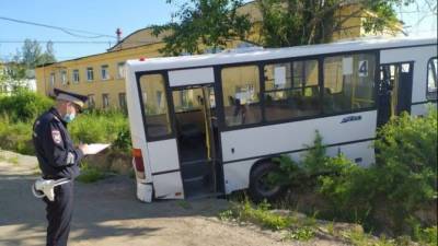В Свердловской области автобус насмерть сбил шесть человек - usedcars.ru - Свердловская обл. - Лесной