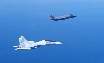 Российский Су-30СМ отогнал натовский F-35 от борта Минобороны - topcor.ru - Эстония - Калининградская обл.