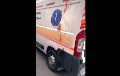 Житель Ровно упал из окна многоэтажки на машину скорой помощи - korrespondent.net - Украина - Ровно