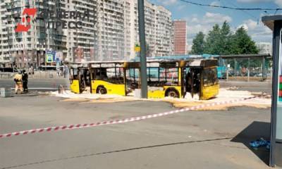 В Петербурга рейсовый автобус сгорел прямо на проезжей части - fedpress.ru - Санкт-Петербург - р-н Приморский