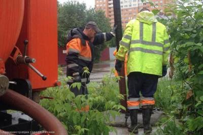 В Рязани после дождя откачивают воду из ливневок - rzn.mk.ru - Рязань