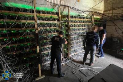 Под Днипром майнеры криптовалют подключились к трансформатору и чуть не оставили район без света - rupor.info